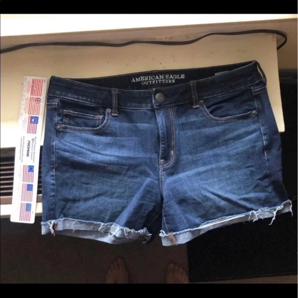 🔥 Dark blue American Eagle Jean shorts size 14 🔥